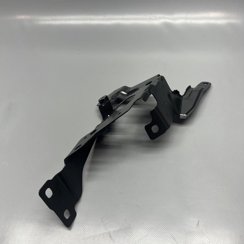 8494438 BMW 330 M3 FENDER BRACKET RIGHT FRONT 2019 2020 2021 OEM 8494438