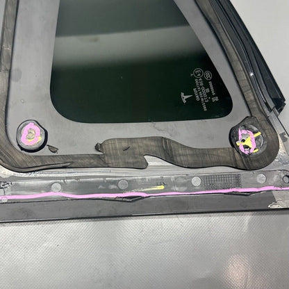 1495741-00-E TESLA MODEL Y QUARTER GLASS RIGHT REAR 2020 2021 2022 2023 OEM 1495741-00-E