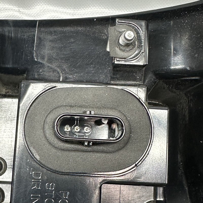 1502086-00-D TESLA MODEL Y TAIL LIGHT LEFT DRIVER 2020 2021 22 2023 2024 LED OEM 1502086-00-D