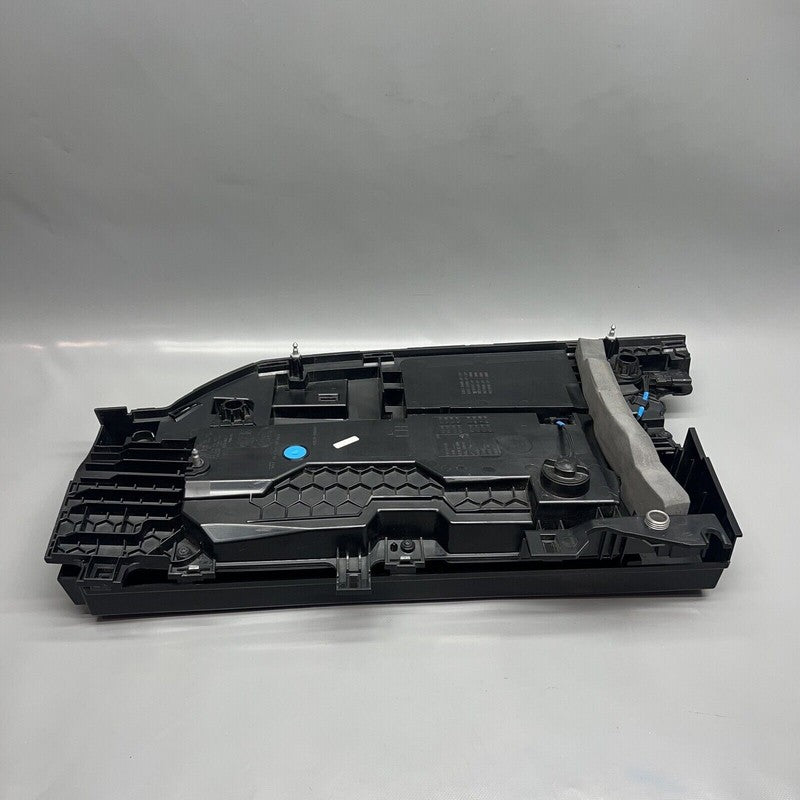 L8B3-13405-A LAND ROVER DEFENDER TAIL LIGHT LEFT DRIVER 2020 2021 2022 OEM L8B3-13405-A