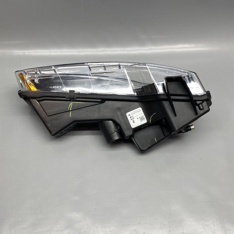 1077392-00-F TESLA MODEL 3 FOG LIGHT RIGHT PASSENGER 2017 2018 2019 20 21 2022 1077392-00-F