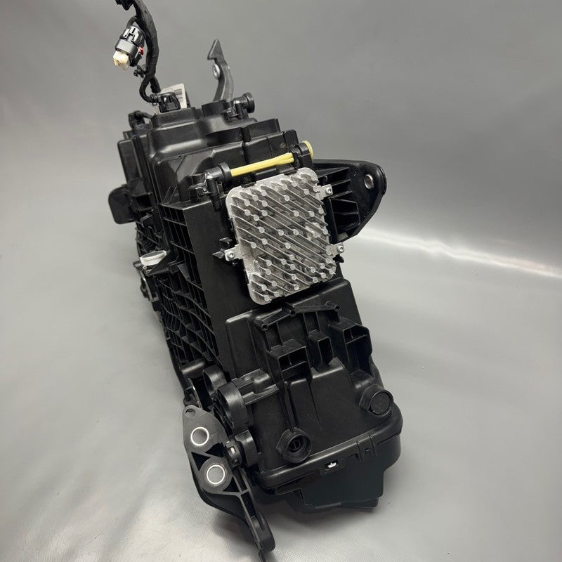 BMW I7 HEADLIGHT LOWER LEFT DRIVER 2023 2024 2025 BASE OEM 5B33EF5