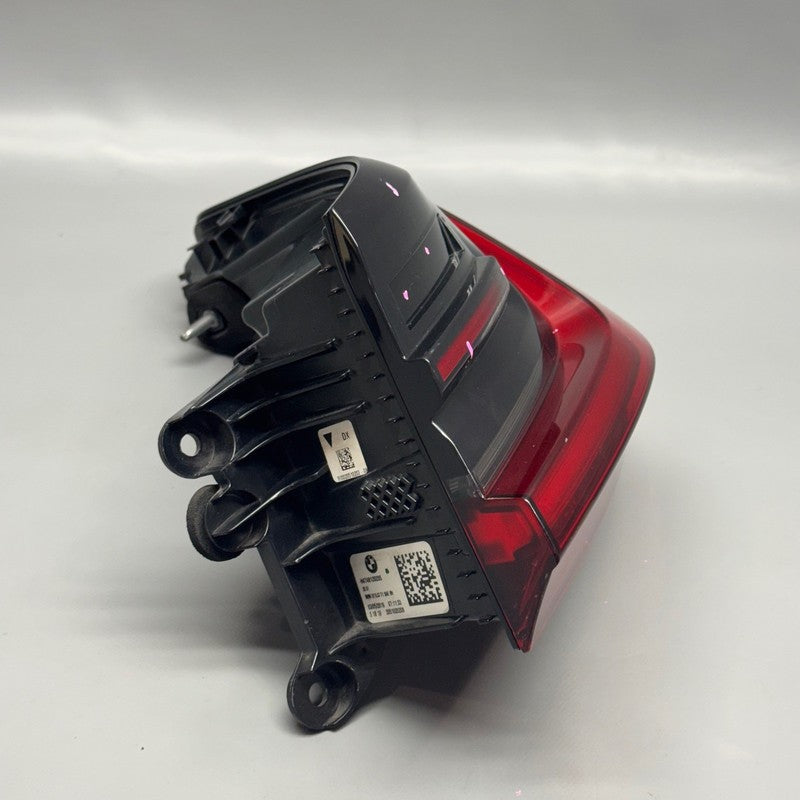 BMW 740 750 TAIL LIGHT RIGHT PASSENGER 2020 2021 2022 LED OEM H4748120