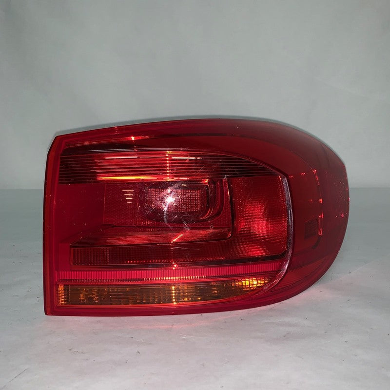 2SD01073804 / 5NO945096R VOLKSWAGEN TIGUAN TAIL LIGHT RIGHT PASSENGER 2012 2013 2014 2015 2016 OEM