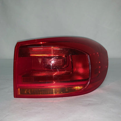 2SD01073804 / 5NO945096R VOLKSWAGEN TIGUAN TAIL LIGHT RIGHT PASSENGER 2012 2013 2014 2015 2016 OEM