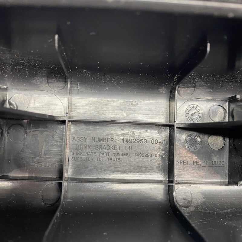 1492953-00-C TESLA MODEL Y TRIM MOUNT TRUNK BRACKET LEFT REAR 1492953-00-C 2020 2021 2022 OEM