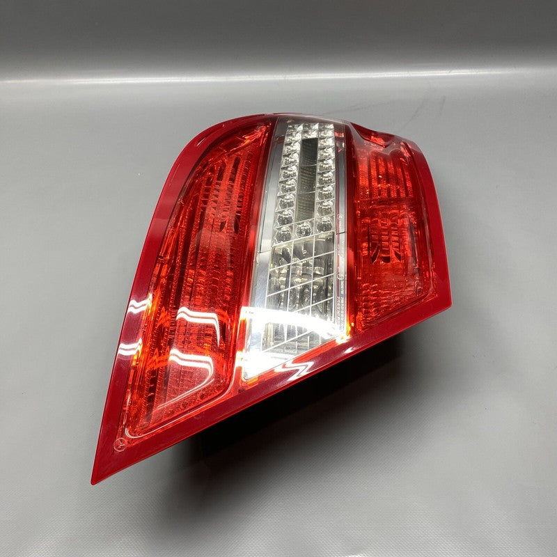 2048202164 MERCEDES BENZ C300 TAIL LIGHT LEFT DRIVER 2048202164 2008 2009 2010 2011 C63  