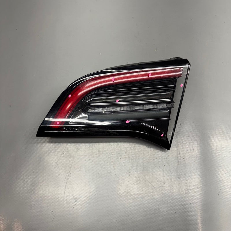 TESLA MODEL Y TAIL LIGHT RIGHT PASSENGER 2020 2021 2022 2023 2024 OEM
