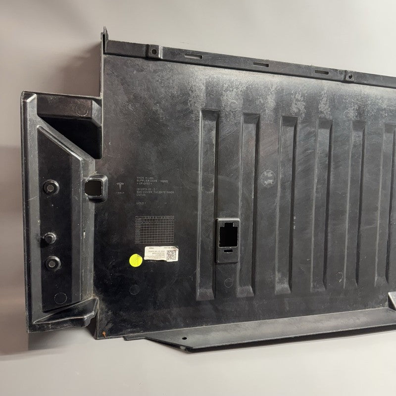 1812373-00-D TESLA CYBERTRUCK TAILGATE INNER TRIM 2024 2025 OEM 1812373-00-D