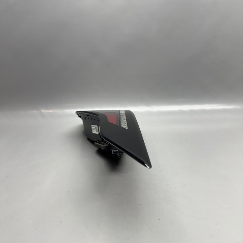 LAND ROVER DISCOVERY 5 TAIL LIGHT RIGHT PASSENGER 2021 2022 2023 2024 