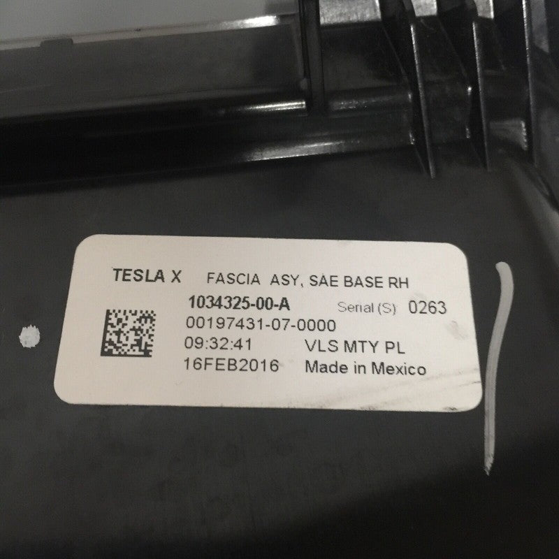 1034325-00-A TESLA MODEL X RIGHT PASSENGER SIDE FOG LIGHT 2015 2016 2017 OEM