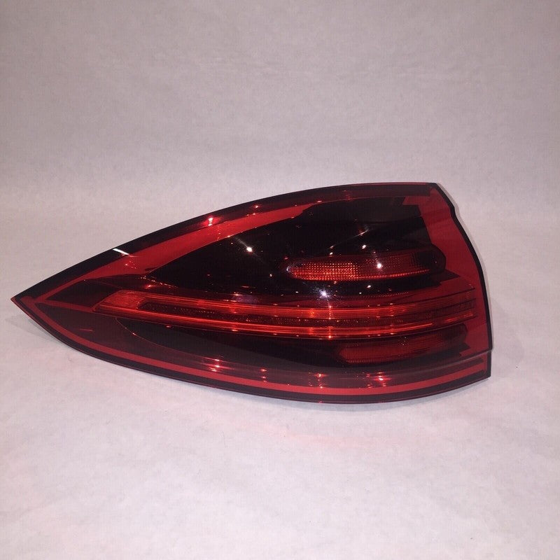7P5945207H PORSCHE CAYENNE TAIL LIGHT LEFT DRIVER 7P5945207H 2015 2016 OEM 