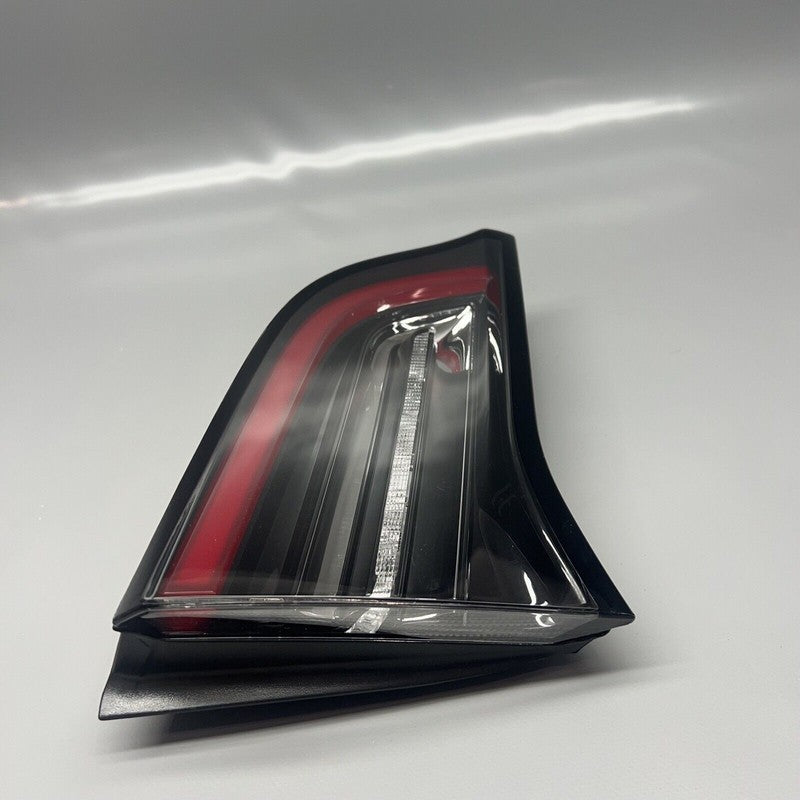 TESLA MODEL Y,3 TAIL LIGHT TRUNK LEFT 2018 2019 2020 2021 2022 OEM 107