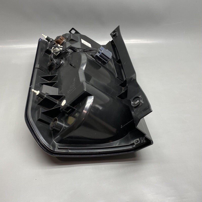 EH22-13405-AA LAND ROVER DISCOVERY 4 TAIL LIGHT LEFT DRIVER EH22-13405-AA 2014 15 2016 DAMAGED