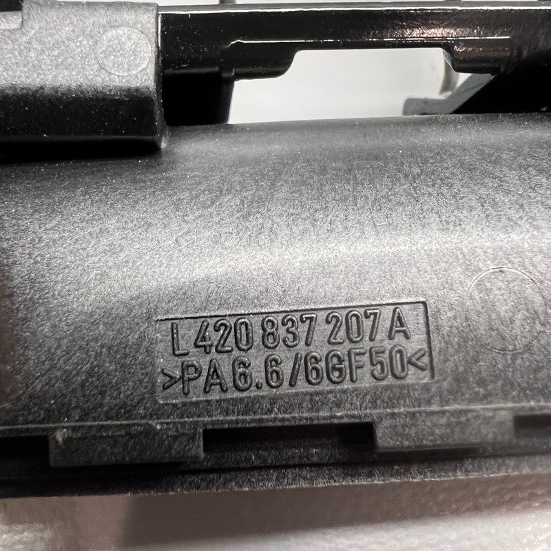 420837207A AUDI R8 EXTERIOR DOOR HANLE LEFT FRONT 2008-2012 2013 2014 2015 OEM 420837207A