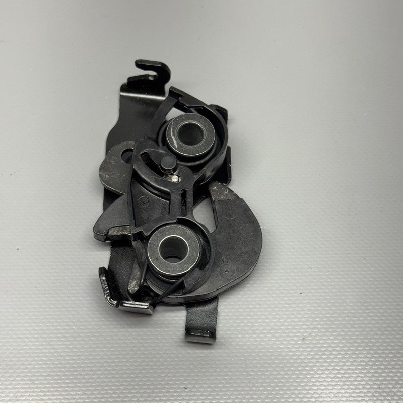 1504434-00-B TESLA MODEL Y 2ND ROW SEAT CENTER LATCH RWD  2020 2021 2022 2023 2024 OEM 
