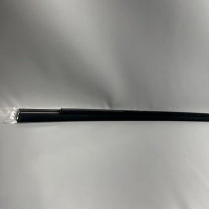 1098684-00-D TESLA MODEL X DOOR WINDOW BELT RIGHT FRONT 2016 2017 18 19 2020 OEM 1098684-00-D