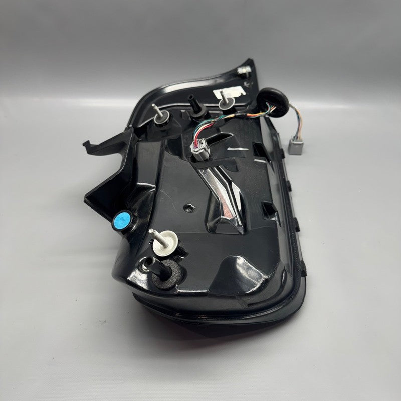 FORD MUSTANG TAIL LIGHT RIGHT PASSENGER 2018 2019 2020 2021 2022 2023 