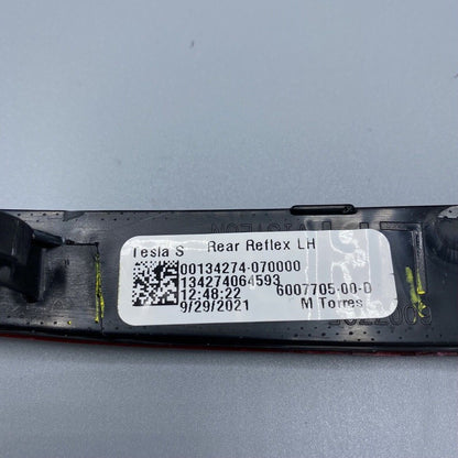 6007705-00-D TESLA MODEL S REAR BUMPER REFLECTOR LEFT 2016 2017 2018 2019 2020 OEM