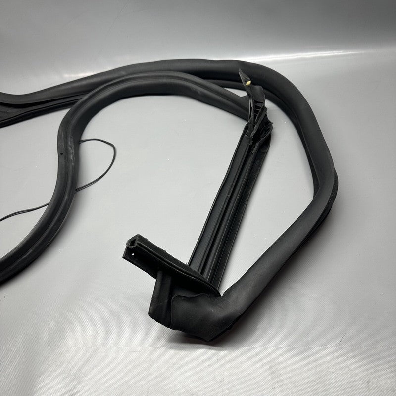 1090499-00-K TESLA MODEL 3 FRONT BODY SEAL PRIMARY LEFT FRONT 2017-2022 OEM 1090499-00-K