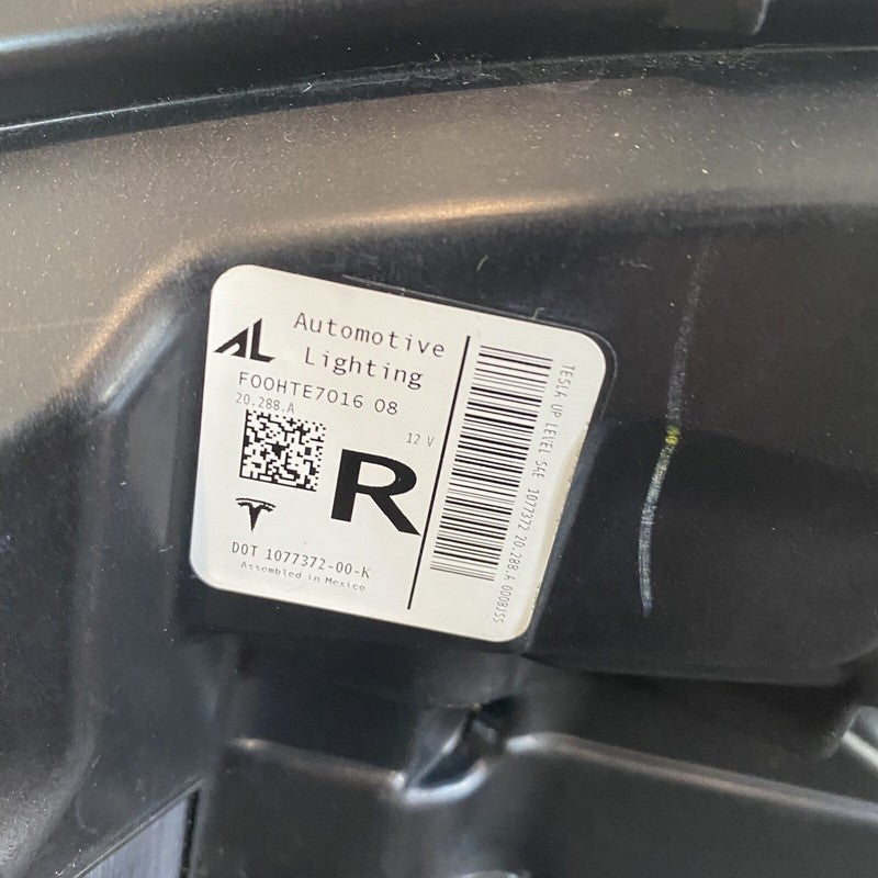 1077372-00-K TESLA MODEL 3 HEADLIGHT RIGHT SIDE LED 1077372-00-K 2017 2018 2019 2020 OEM