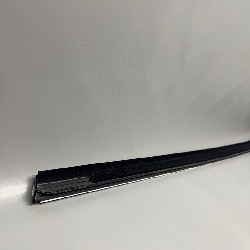 TESLA MODEL Y DOOR WINDOW MOLDING RIGHT REAR 2020-2023 2024 OEM 162116
