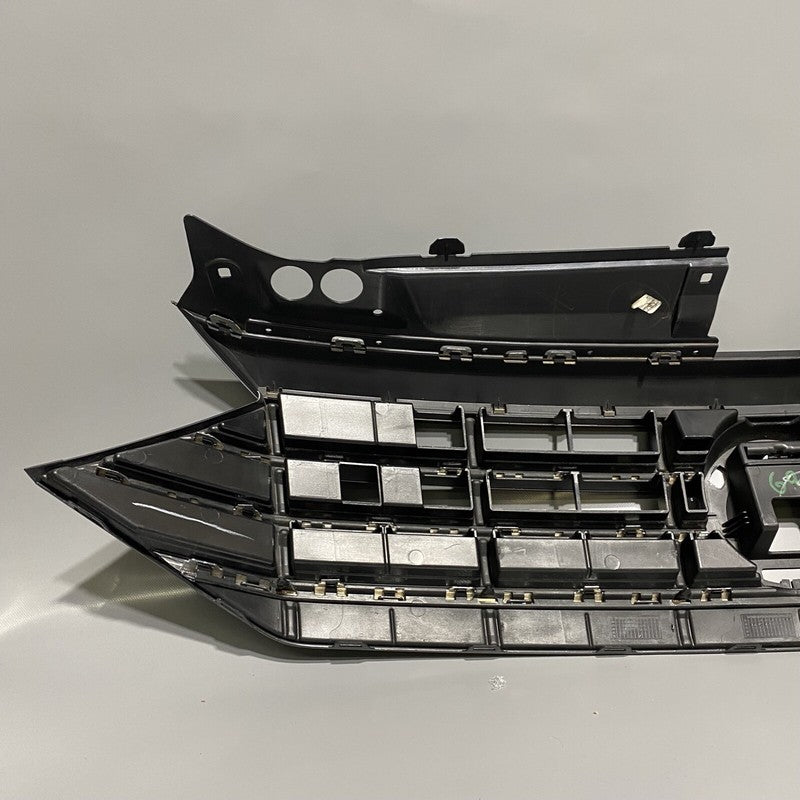 17A853653E VOLKSWAGEN JETTA GRILLE UPPER 17A853653E 2019 2020 OEM