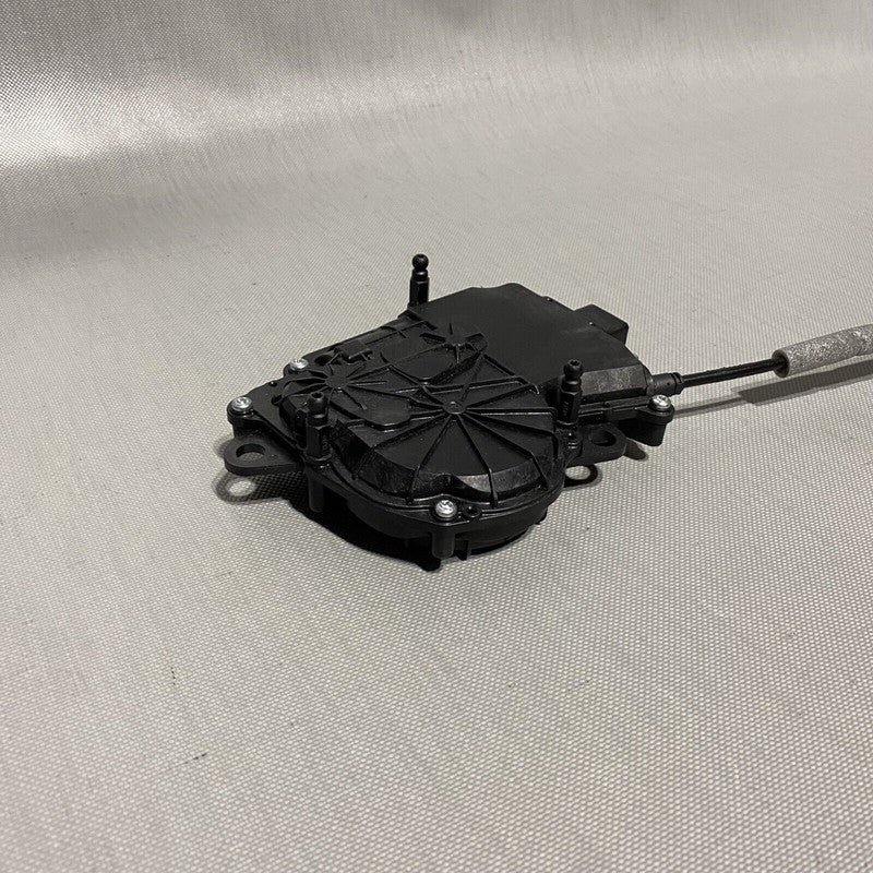 CPLA-404C10-AA RANGE ROVER L405 LIFTGATE LID ACTUATOR CPLA-404C10-AA 2013 2014 2015 OEM