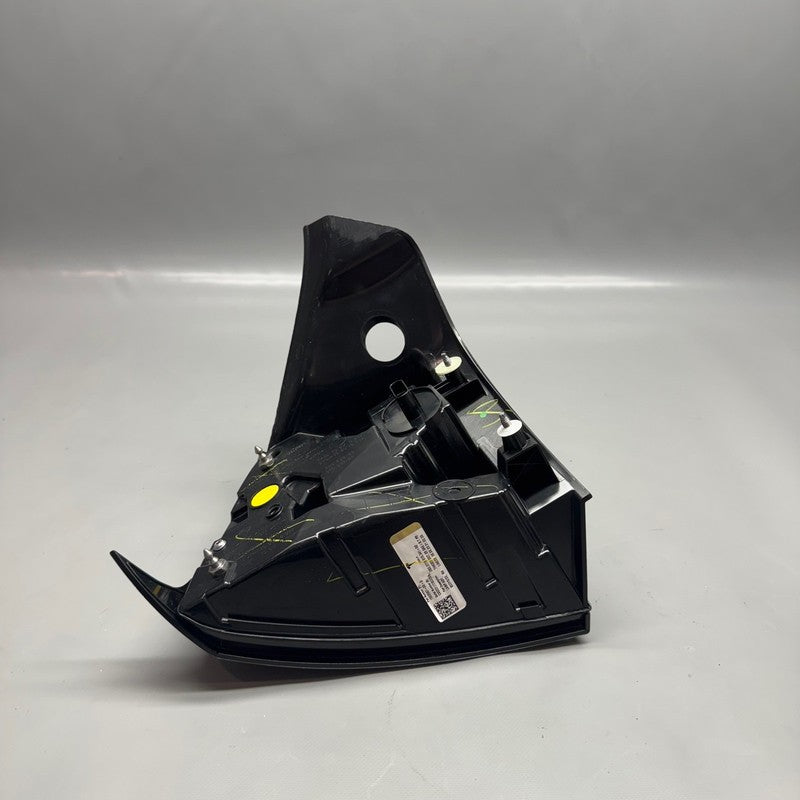 TESLA MODEL Y TAIL LIGHT RIGHT PASSENGER 2020 2021 2022 2023 2024 2025