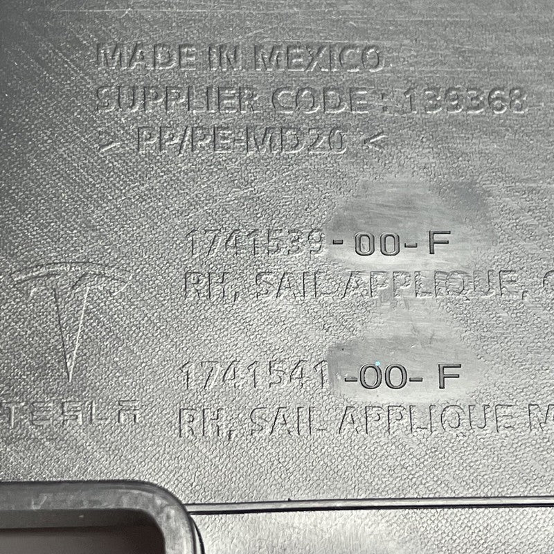 1741539-00-F TESLA CYBERTRUCK BEDSIDE SAIL APPLIQUE RIGHT 2023 2024 OEM 1741539-00-F