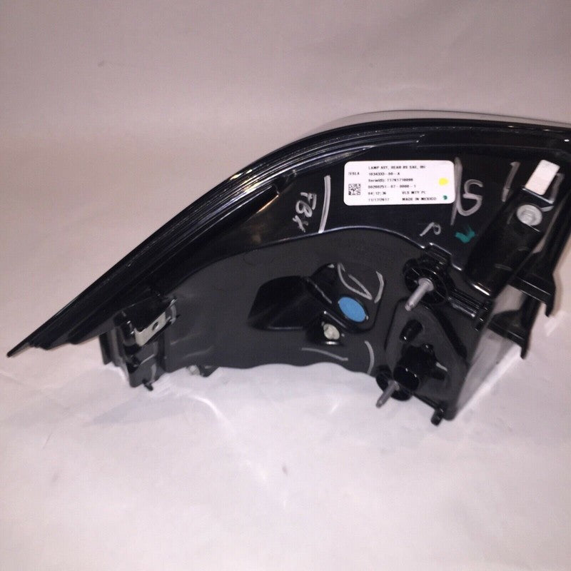 TESLA MODEL X TAIL LIGHT RIGHT PASSENGER 1034333-00-A 2015 2016 2017 2