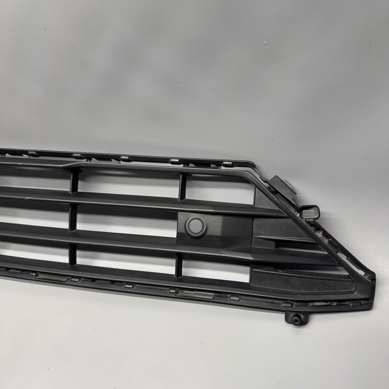 VOLVO XC60 FRONT BUMPER LOWER GRILLE 2018 2019 2020 2021 OEM 32296070