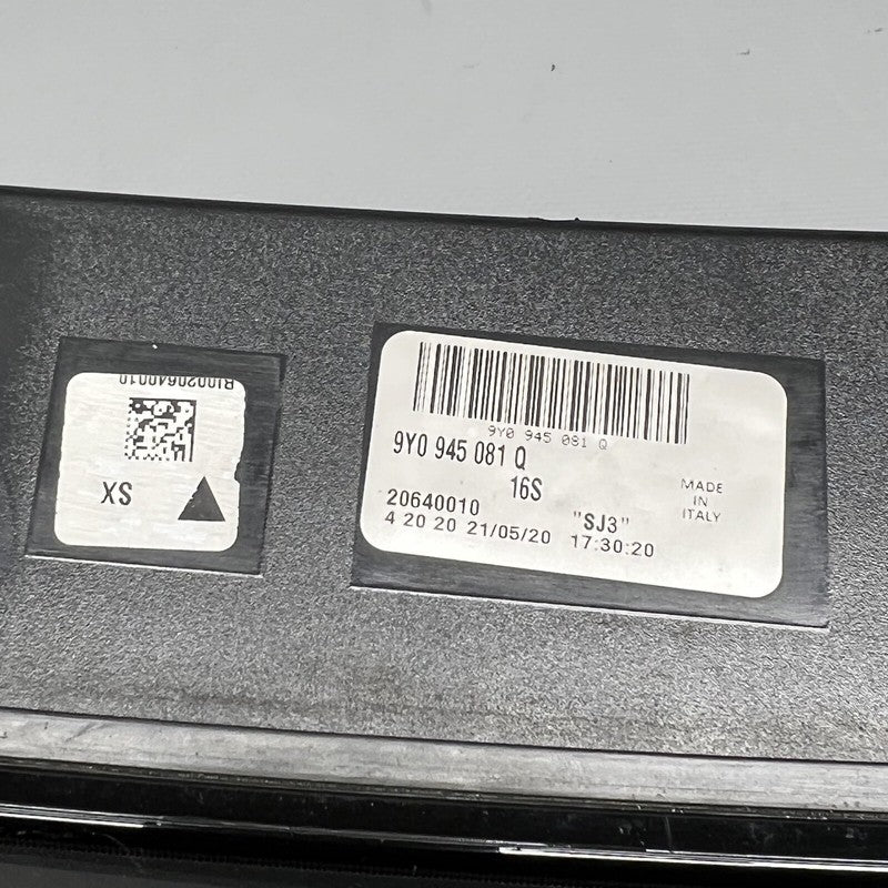 9Y0945081Q PORSCHE CAYENNE TAIL LIGHT CENTER TRUNK 2019 2020 2021 LED OEM 9Y0945081Q