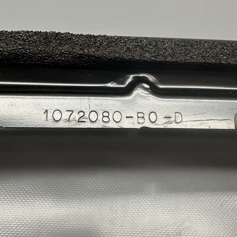 1072080-B0-D TESLA MODEL X DOOR SEAL BRACKET RIGHT REAR 2016 2017 18 19 2020 OEM 1072080-B0-D