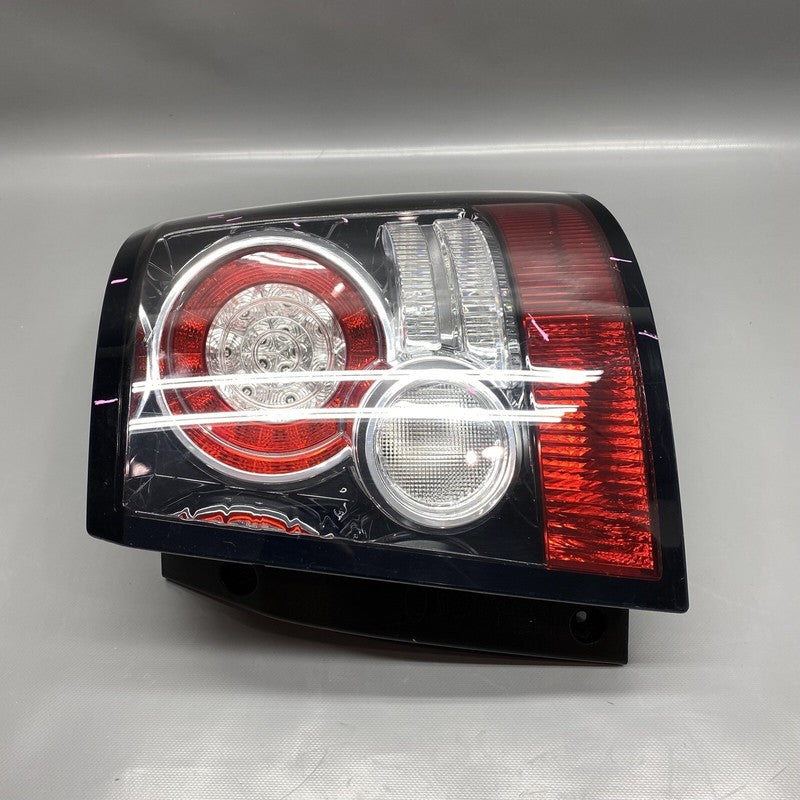 A056008 RANGE ROVER SPORT TAIL LIGHT RIGHT PASSENGER SIDE A056008 2010 2011 OEM