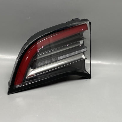 1077402-00-E TESLA MODEL 3 TAIL LIGHT TRUNK RIGHT PASSENGER 1077402-00-E 2017 18 19 20 2021 