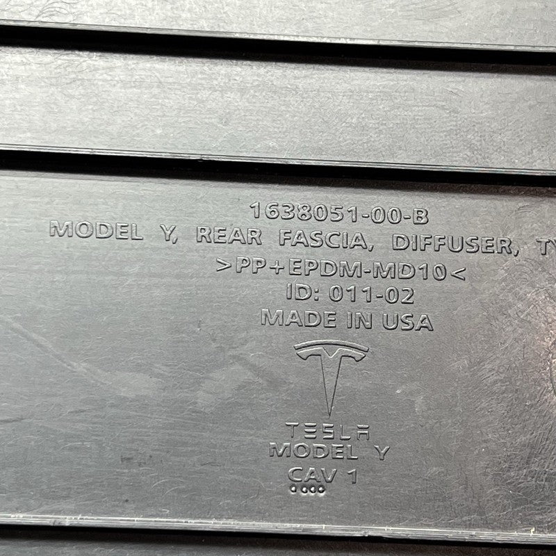 1638051-00-B TESLA MODEL Y REAR BUMPER LOWER SPLASH SHILED 2020 2021 2022 2023 1638051-00-B