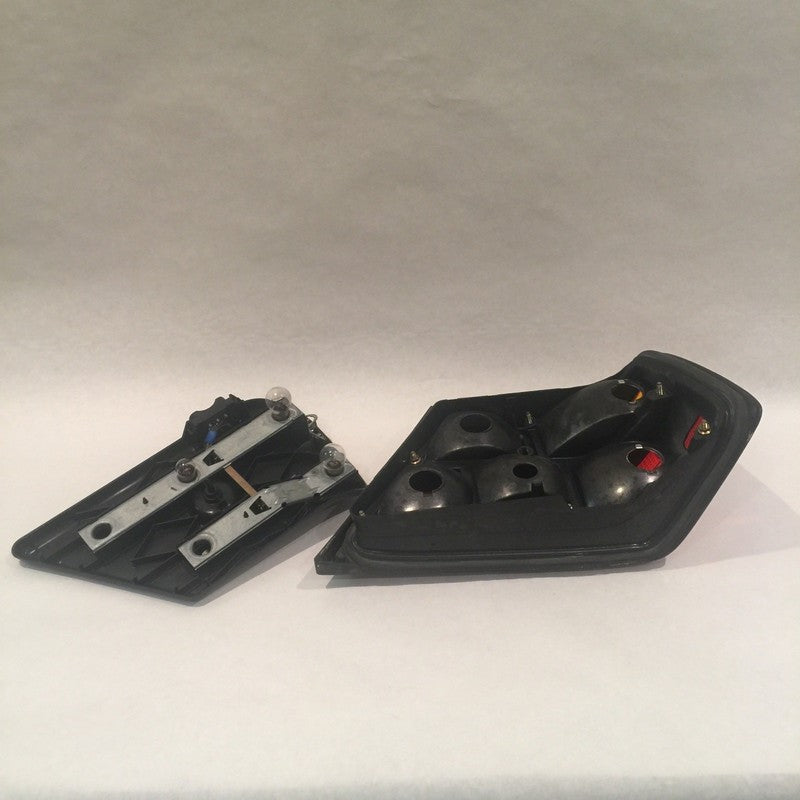 MERCEDES BENZ E320 TAIL LIGHT LEFT SIDE 1989 1990 1991 1992 1993 1994 1995 OEM