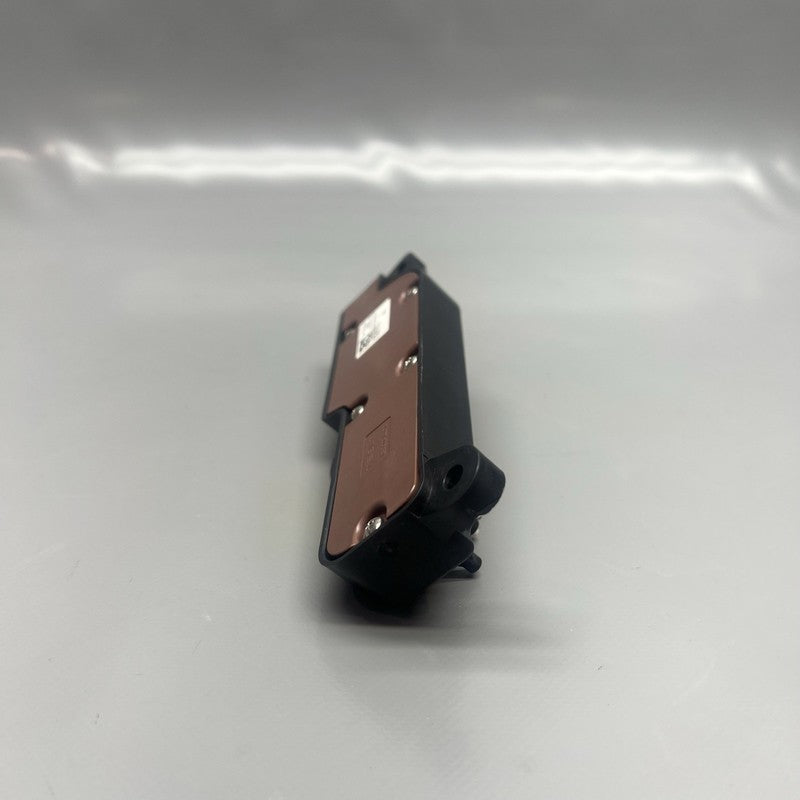 1786322-00-B TESLA MODEL Y SEAT SWITCH RIGHT FRONT 2025 1786322-00-B