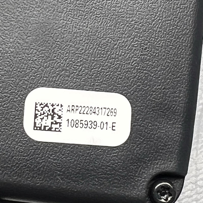 1085939-01-E TESLA MODEL 3 2ND ROW SEAT BELT BUCKLE LEFT 2017 2018 2019 2020 2021 OEM