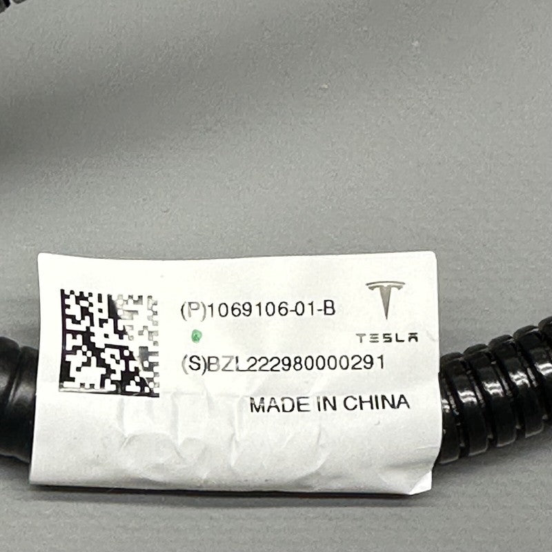 1069106-01-B TESLA MODEL S DOOR HANDLE JUMPER WIRE REAR 2012 2013 2014 2015 OEM 1069106-01-B