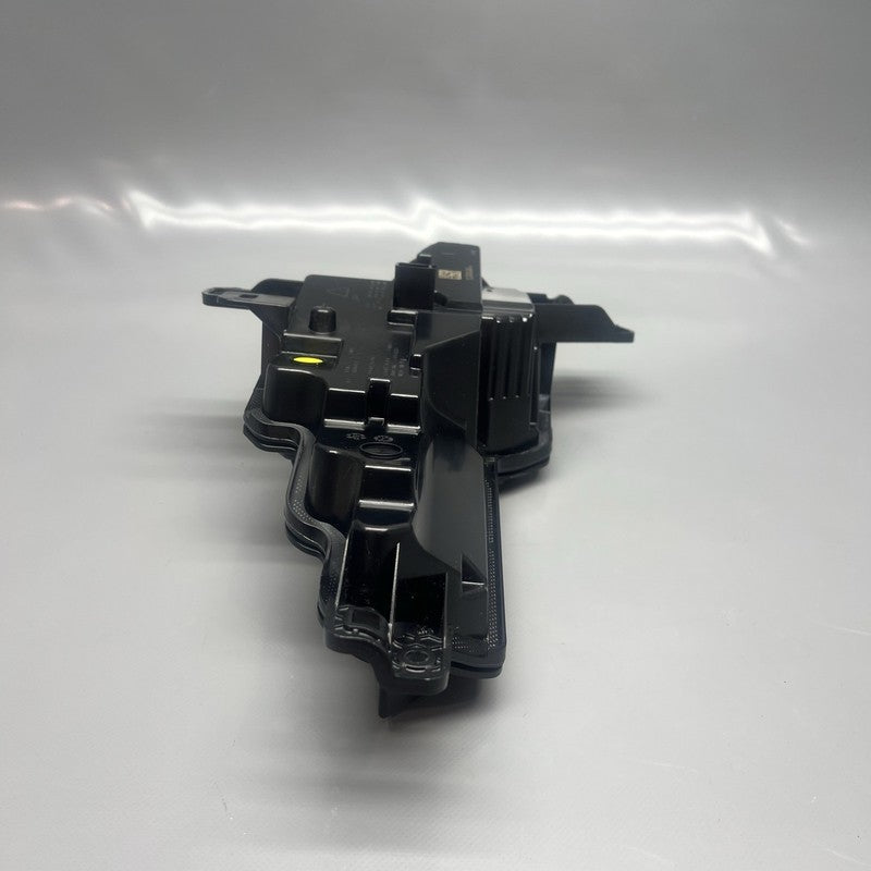 1979444-10-D TESLA MODEL Y JUNIPER REAR VALANCE TAIL LIGHT REFLECTOR LEFT DRIVER 2025 OEM 