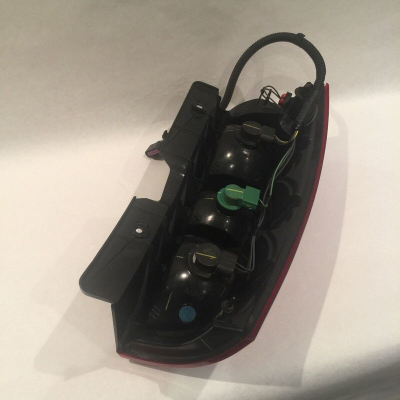 CHEVY SUBURBAN TAHOE TAIL LIGHT RIGHT 2007 2008 2009 2010 2011 2012 2013 2014