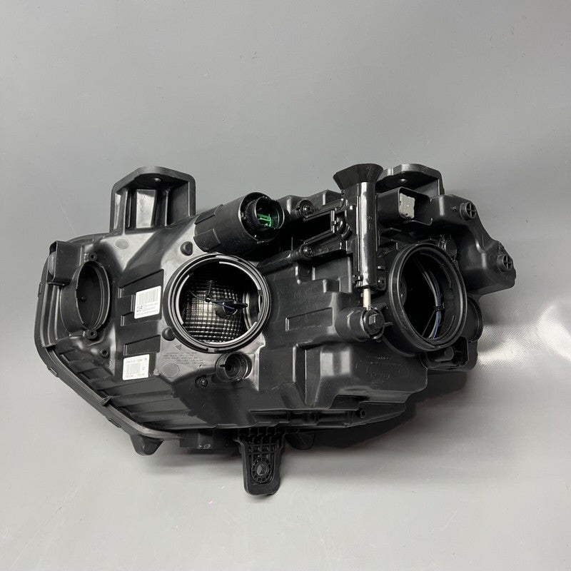 92102-K2070 HYUNDAI VENUE HEADLIGHT RIGHT PASSENGER 2020 2021 2022 2023 2024 HALOGEN 