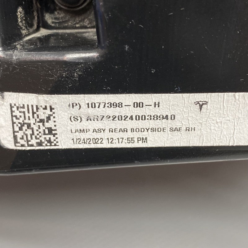 1077398-00-H TESLA MODEL 3 TAIL LIGHT RIGHT PASSENGER 1077398-00-H 2017 18 2019 2020 2021 OEM