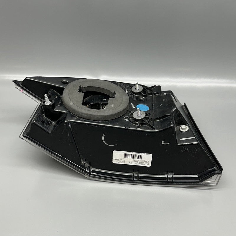 1502088-00-B TESLA MODEL S TAIL LIGHT RIGHT PASSENGER 2016 2017 2018 2019 2020 DAMAGED