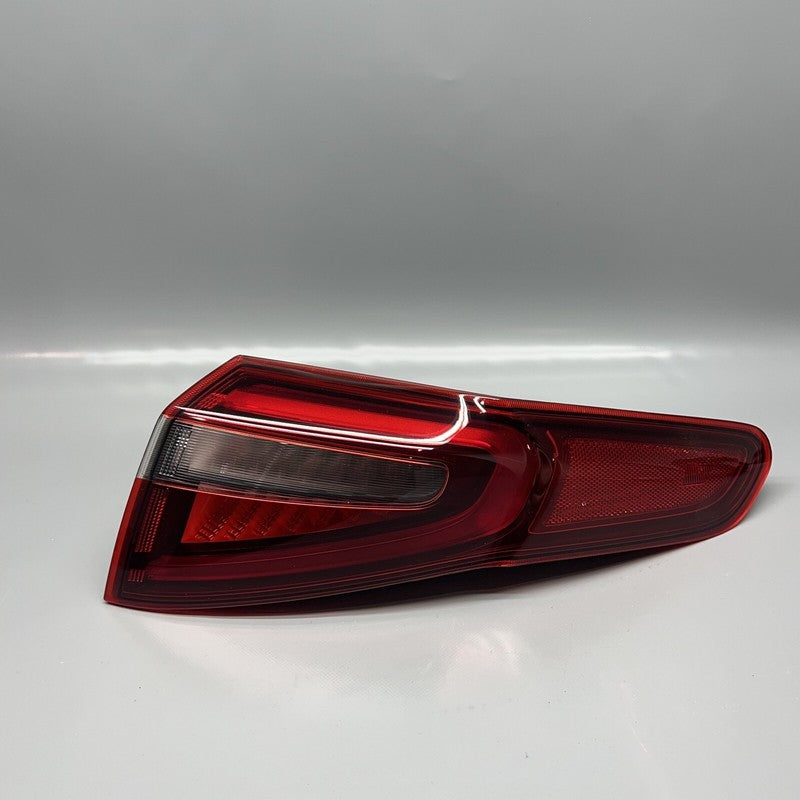 20791999 ALFA ROMEO STELVIO TAIL LIGHT RIGHT PASSENGER 2018 19 20 21 22 2023 OEM 20791999