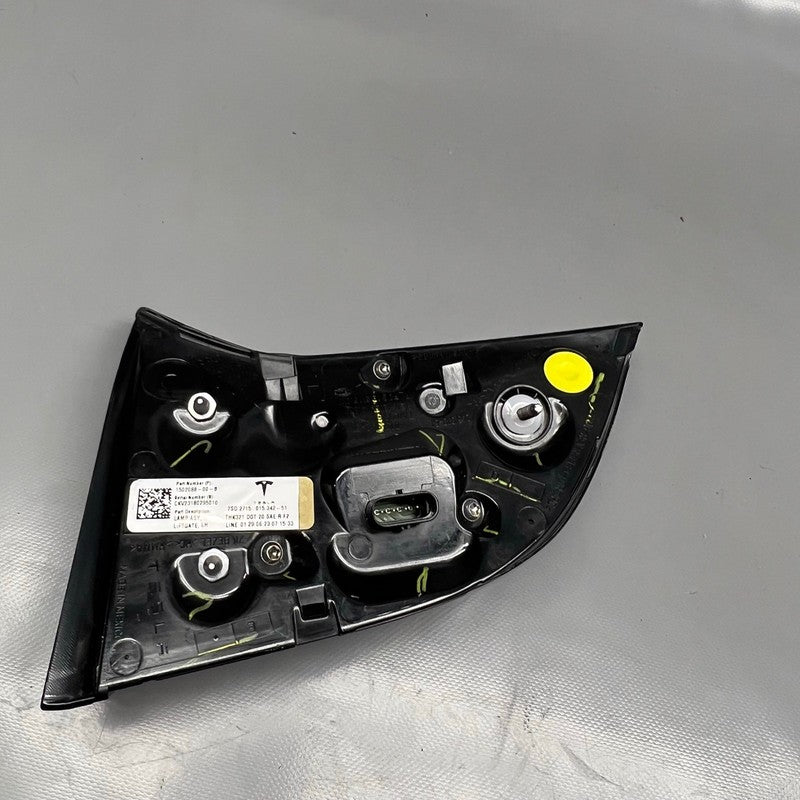 TESLA MODEL Y TAIL LIGHT TRUNK LEFT DRIVER 2021 2022 2023 2024 OEM 150
