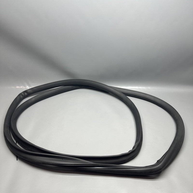 6009582-00-D TESLA MODEL S LIFTGATE TRUNK SEAL 2012 13 14 15 16 17 18 19 20 2021 6009582-00-D