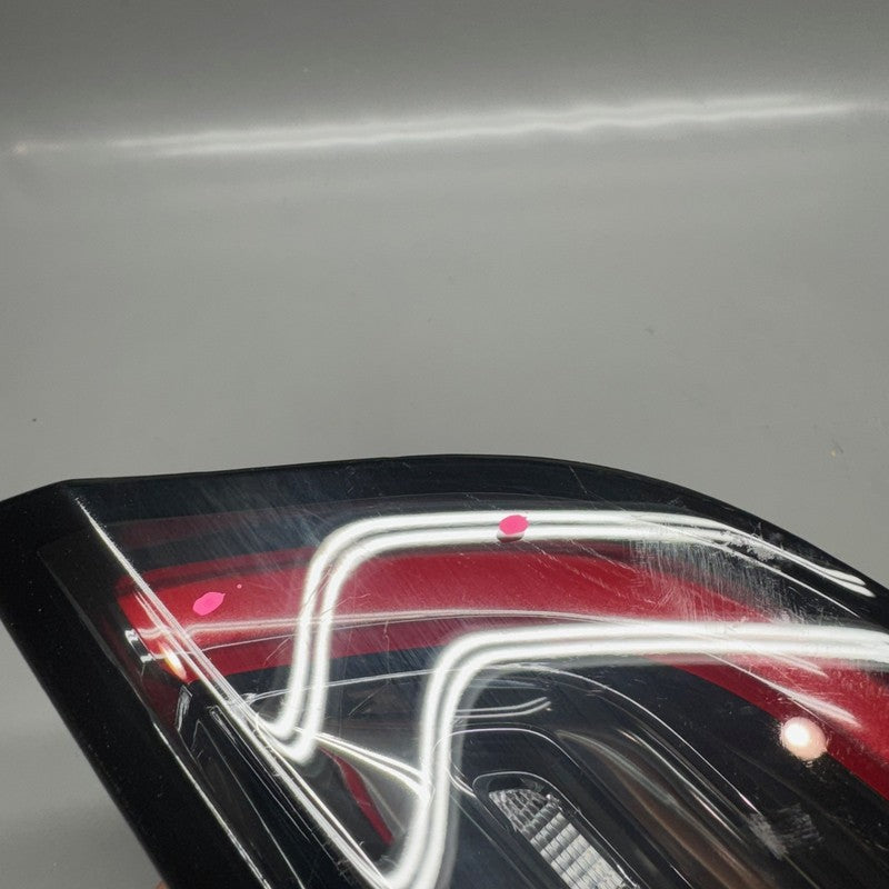 TESLA MODEL Y TAIL LIGHT RIGHT PASSENGER 2020 2021 2022 2023 2024 OEM